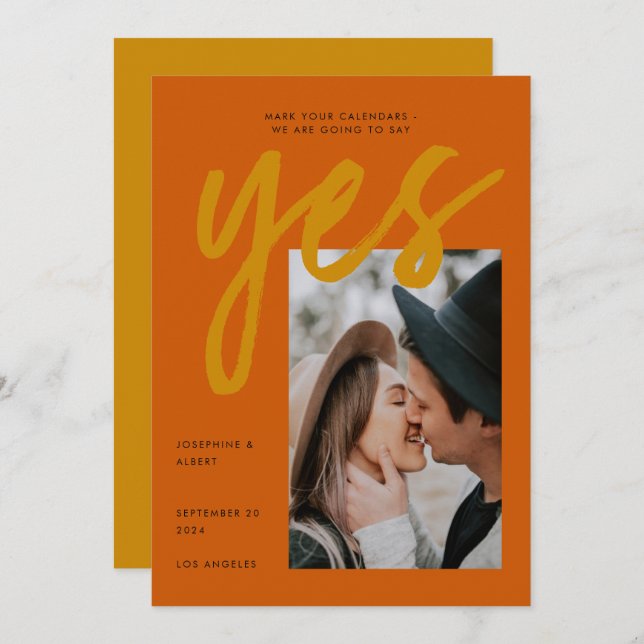 Save The Date Gras Burnt Orange Ochre Big Script Mariage photo (Devant / Derrière)