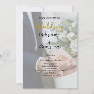 Save The Date lui et elle tenant des anneaux pour le mariage, mo