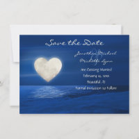 Lune de coeur avec plage couverte de neige Mariage