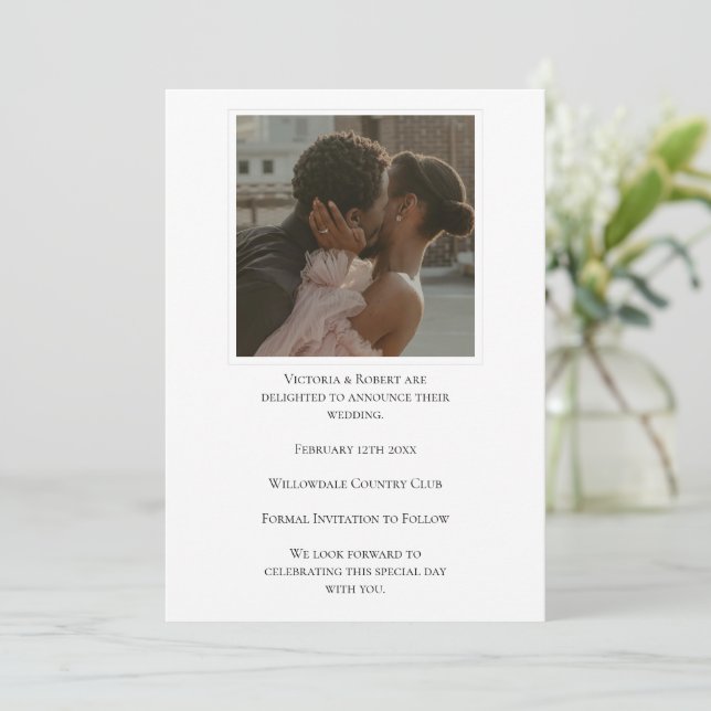 Save The Date Mariage Élégant Photo Moderne Noir et Blanc (Debout devant)