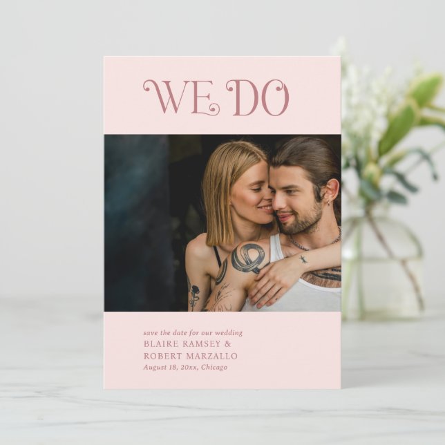 Save The Date Mariage moderne Blaire Blush Pink (Debout devant)