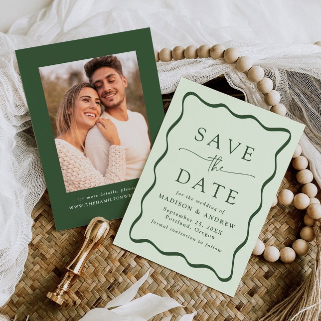 Save The Date Mariage photo moderne Green Wavy Frame (Créateur téléchargé)