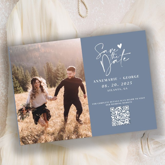 Save The Date Moderne Dusty Blue Calligraphie Photo QR Code (Créateur téléchargé)