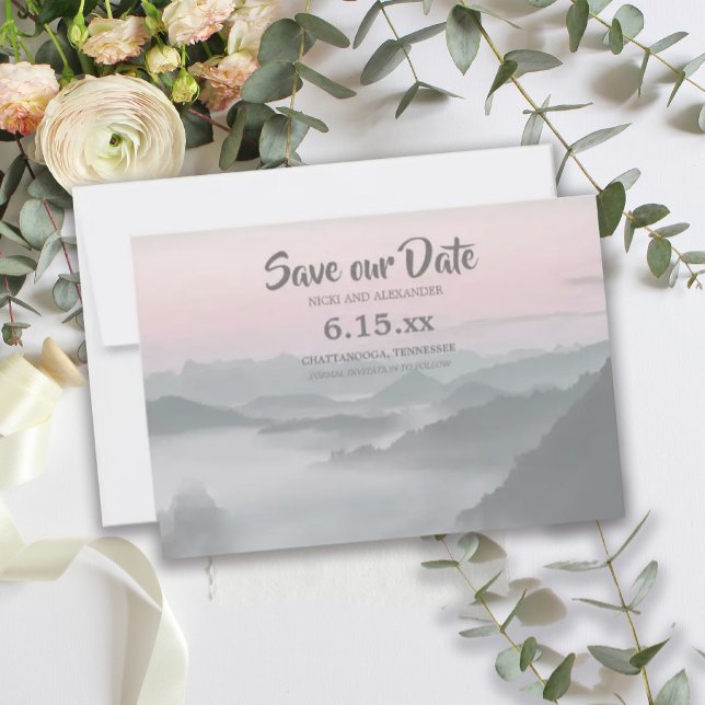 Save The Date Montagnes Brumeuses Roses Grises Enregistrez Notre (Créateur téléchargé)