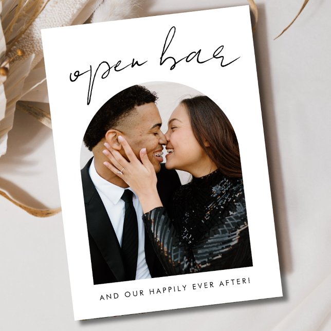 Save The Date Photo de mariage drôle « Open Bar » Enregistrez la (Photo Simple Black and White Save the Date)