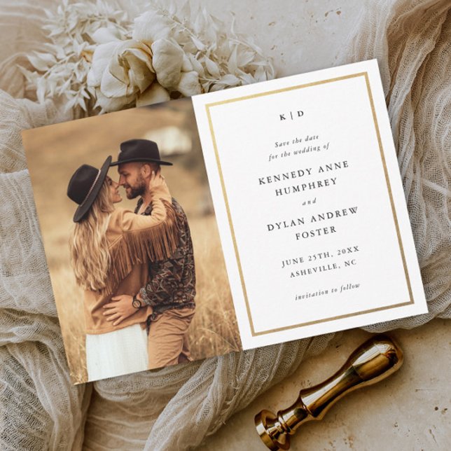 Save The Date Photo de mariage simple et élégante (Elegant black and white photo wedding save the date with gold frame.)