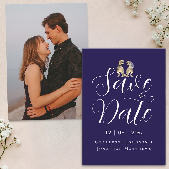 Save The Date Photo moderne Funny Dinosaur Mariage (Modern photo dinosaur theme wedding save the date elegant script navy blue and white invitation)