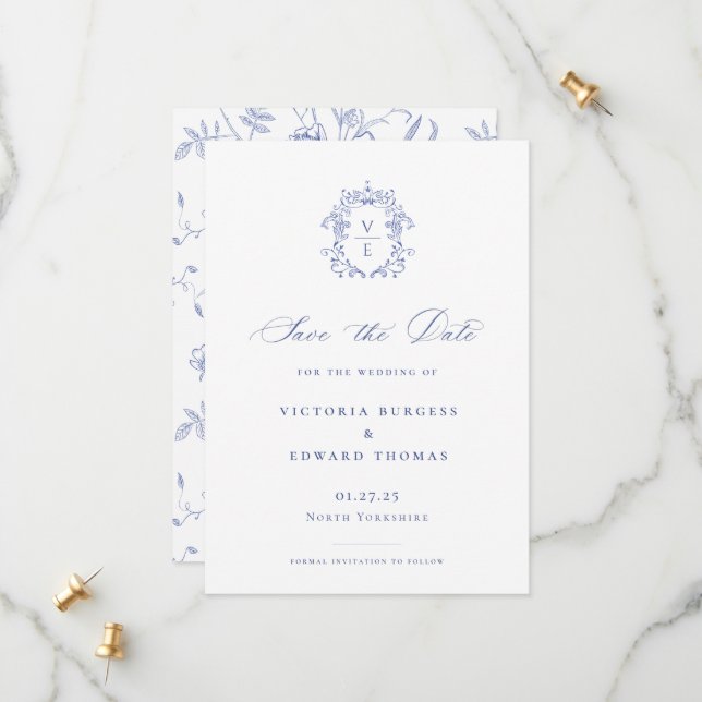 Save The Date Regency Blue Monogram Crest Mariage (Devant/Arrière en situation)