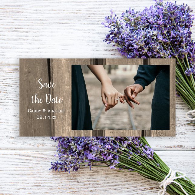 Save The Date Rustic Country Grange mariage en bois Enregistrer  (Set the tone for your casual barn party wedding with this rustic save the date photo card.)