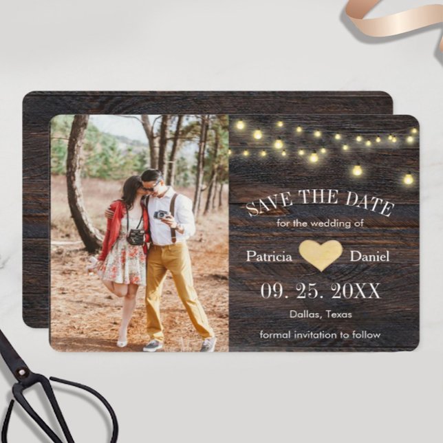Save The Date Rustic Wood String Lumières Coeur Photo Mariage (Créateur téléchargé)