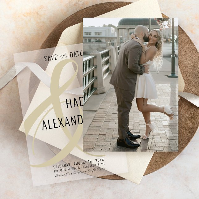 Save The Date Simple moderne CHAMPAGNE Photo Sous-Mariage (Simple photo underlay card for modern champagne gold ampersand vellum overlay wedding save the date)