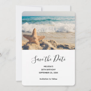 Save The Date Starfish sur une plage de sable Photo