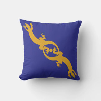 Schnazzy Gecko Throw Pillow