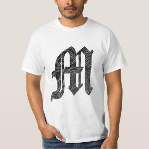 Schwarze Buchstabe "M" im gotischen Stil T-Shirt