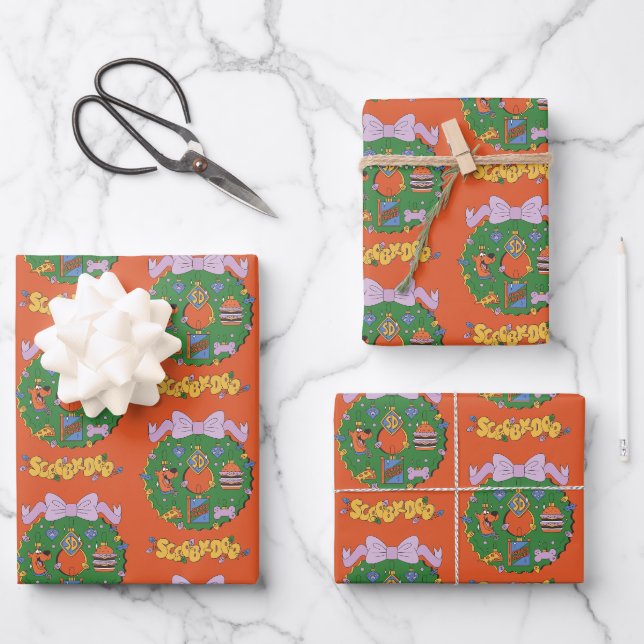 Scooby-Doo Holiday Snack Wreath Graphic Wrapping Paper Sheet (Front)