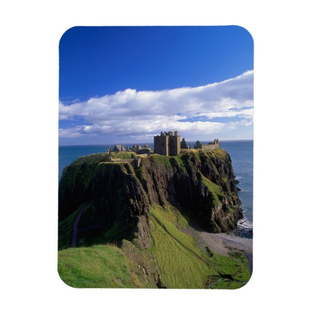 Scotland, Aberdeen. Dunnotar Castle. Magnet (Vertical)