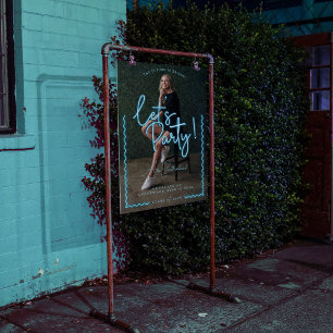 Script moderne Llow Blue Neon Wavy Graduate Photo