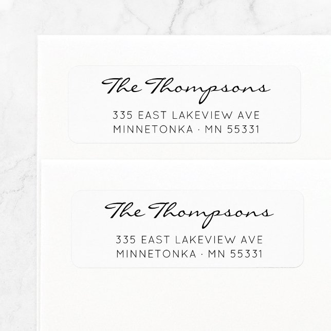 Script moderne Nom de famille 09. Adresse de l'exp (Basic return address label in black and white with modern calligraphy script name typography.)
