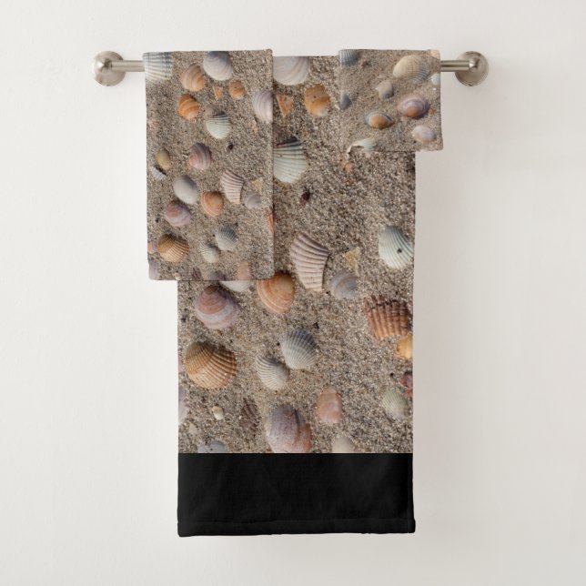 Sea shells at the beach bath towel set (Insitu)