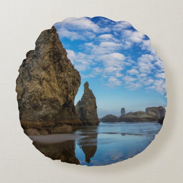 Sea Stacks on Bandon Beach in Bandon, Oregon 1 Round Pillow (Front)
