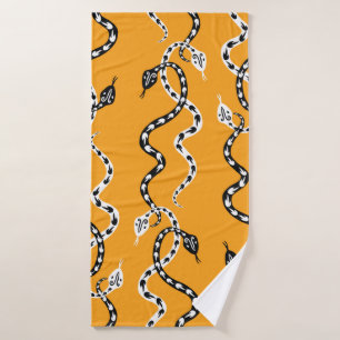 Seamless background of creeping decorative snakes bath towel