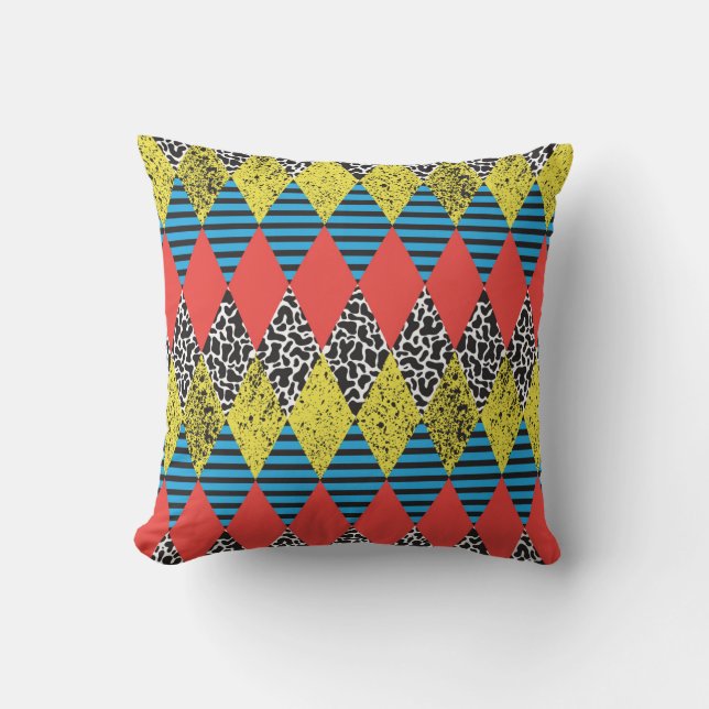 Seamless background with rhombus throw pillow (Front)
