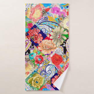Seamless pattern vintage floral design with roses. bath towel