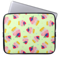 Seamless pattern with a cupcake with strawberries