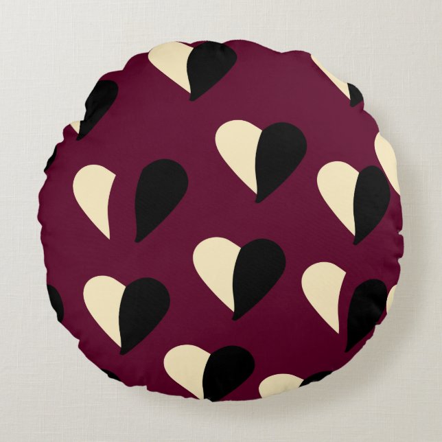 Seamless pattern with black and white heart. St Va Round Pillow (Front)