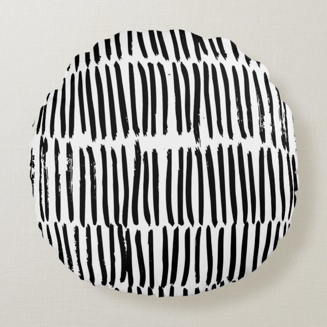 Seamless pattern with hand drawn vertical elements round pillow (Front)