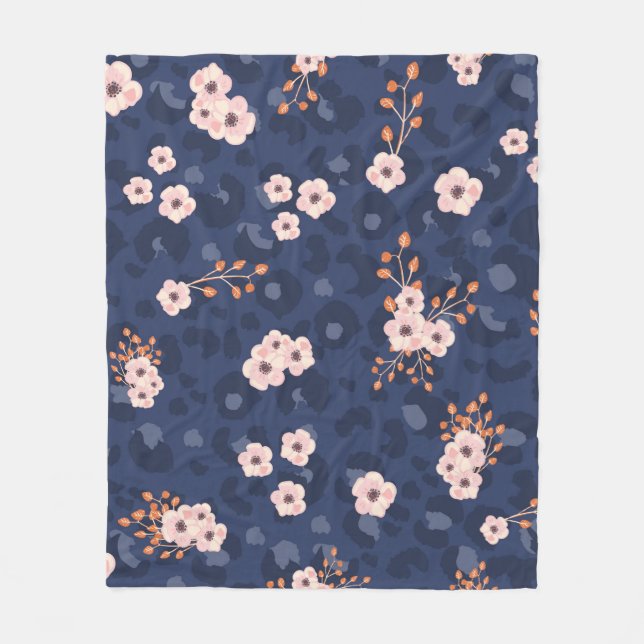 Seamless pattern with leopard skin and pink small  fleece blanket (Front)