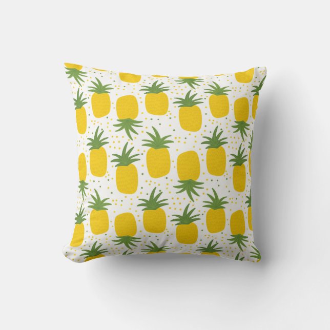 Seamless pattern with pineapples. Yellow pineapple Throw Pillow (Front)
