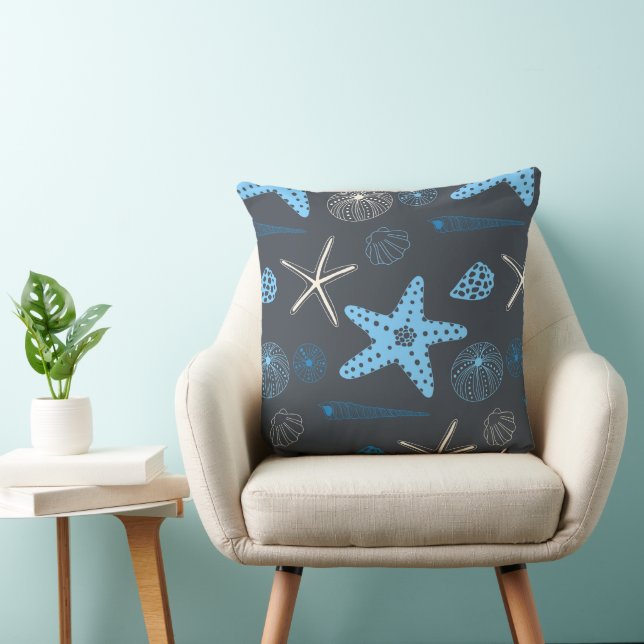 Seamless pattern with sea shells throw pillow (Chair)
