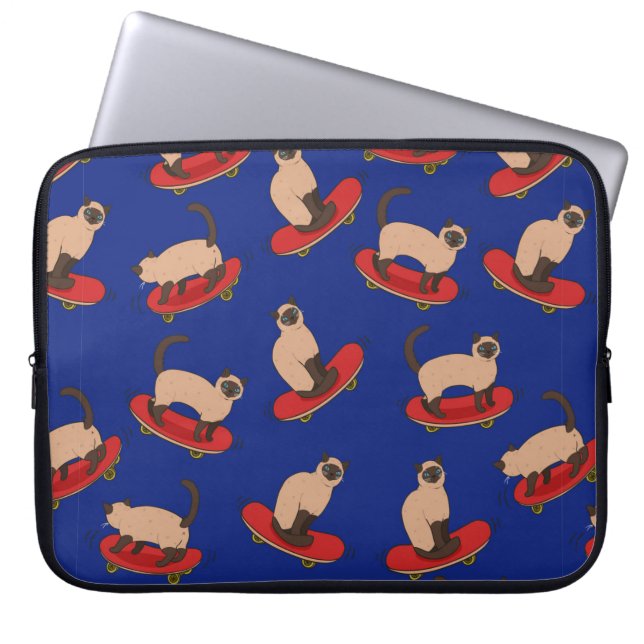 Seamless pattern with siamese cats on skateboards. laptop sleeve (Front)