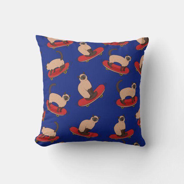 Seamless pattern with siamese cats on skateboards. throw pillow (Front)