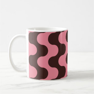 Seamless pattern with wavy stripes in retro style. coffee mug
