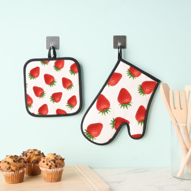 Seamless Strawberry Pattern Cute Red Fruit  Oven Mitt & Pot Holder Set (Insitu(Hanging))