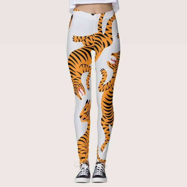Seamless tiger pattern, wildlife theme. leggings (Front)