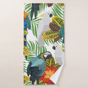 Seamless tropical pattern with parrots. bath towel