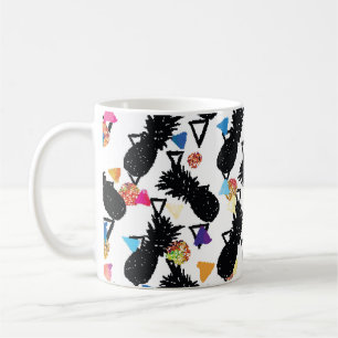 Seamless tropical pattern with pineapples and geom coffee mug
