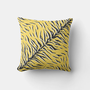Seamless vintage black and yellow tiger pattern. S Throw Pillow