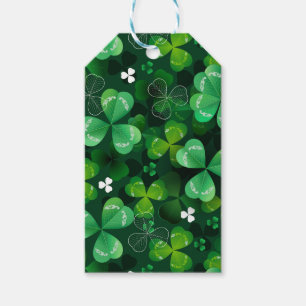 Seamless with green clover gift tags