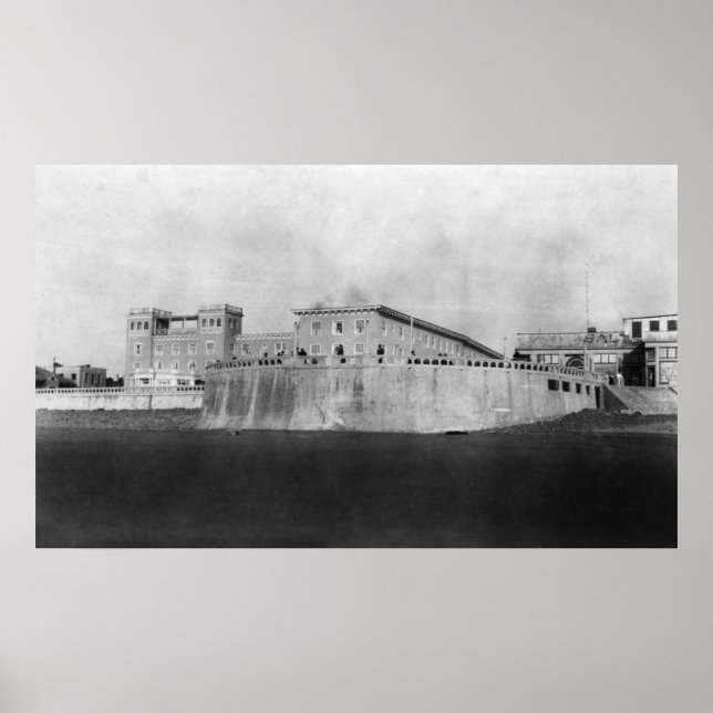 Seaside, Oregon Hotel and Turnaround Poster (Front)