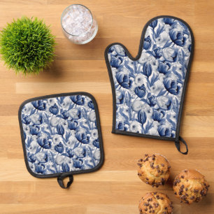 Seasonal Winter flowers tiled pattern  Oven Mitt & Pot Holder Set