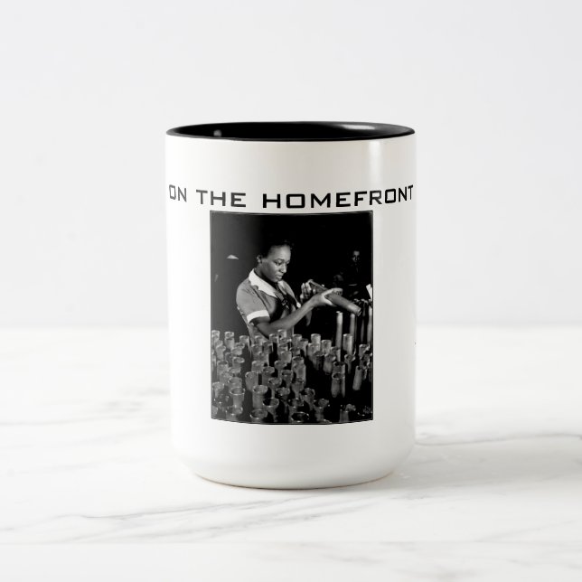 Seconde Guerre mondiale - Sur le front de la tasse (Centre)