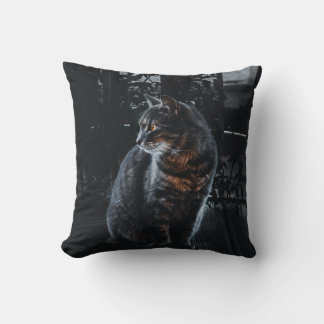 SELECTIVE FOCUS OF SILVER TABBY CAT THROW PILLOW