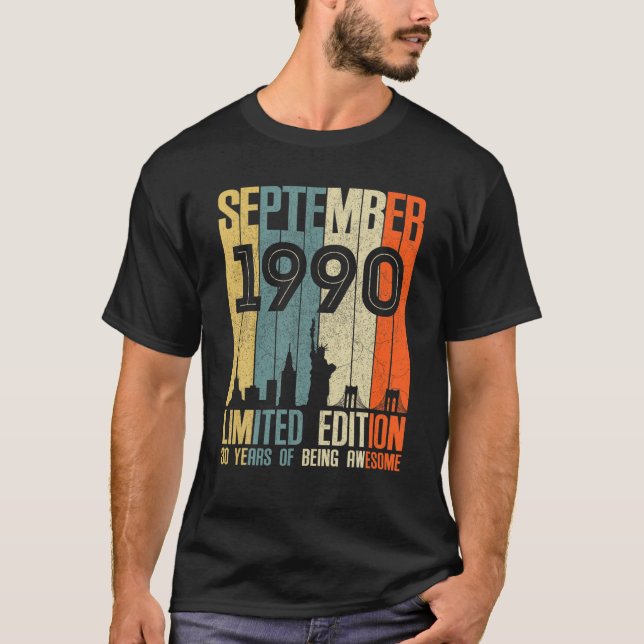 September 1990 T 30 Year Old 1990 Birthday Gift T-Shirt (Front)