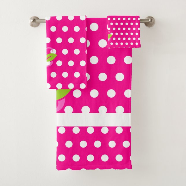 Serviette de bain à pois rose (En situation)