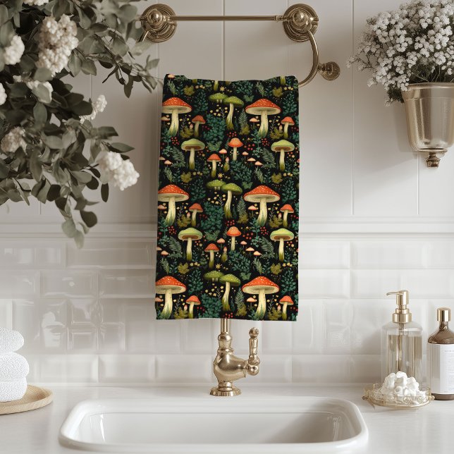 Serviette de bain champignons et mousse inspirée d (Nature-Inspired Bath Towel Mushrooms & Moss Art)