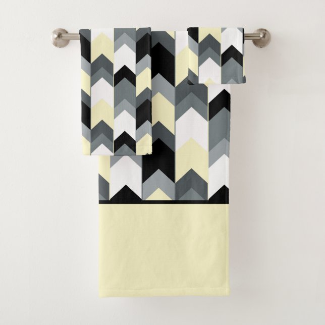 Serviette de bain en chevron noir, gris, jaune (En situation)